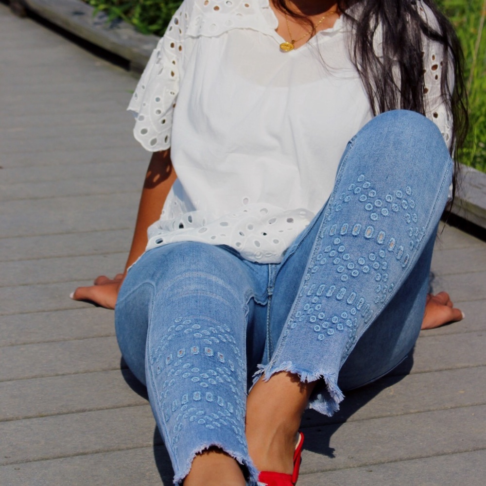 Light wash skinny Jeans. Ankle flare